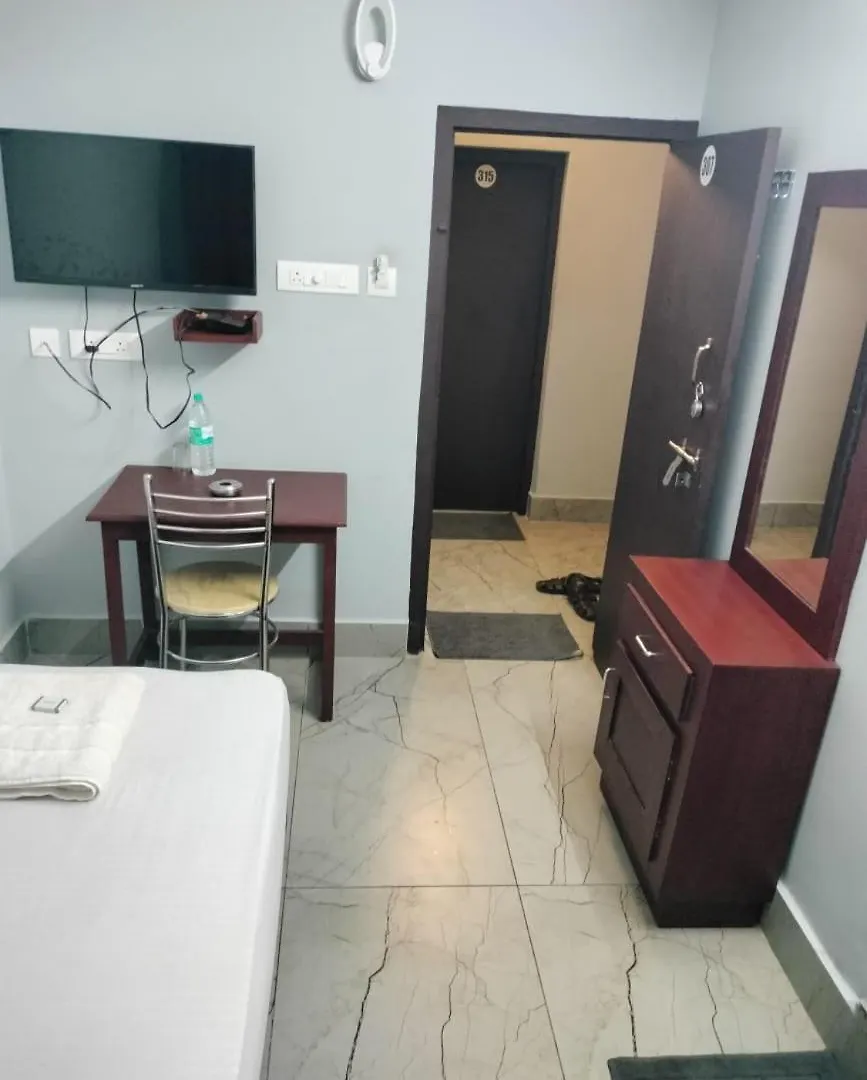 Everest Lodge Payyannur Capsule hotel